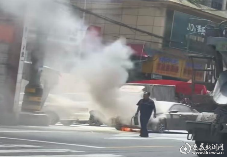 中国石化娄底石油分公司：路遇火情挺身而出 油罐车司机上演“教科书式”救援